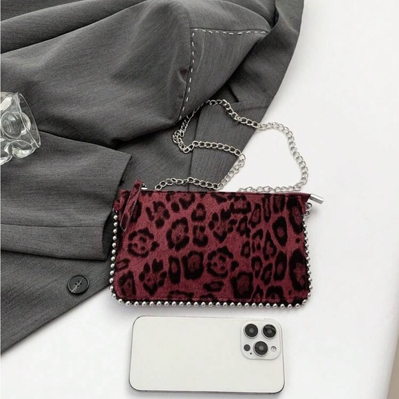 Leopard Print Chain Shoulder Bag - Picture 6 of 7